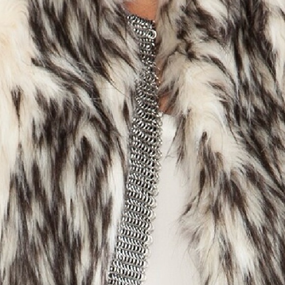 Twelfth Street By Cynthia Vincent, faux fur vest, Medium - Picture 3 of 11